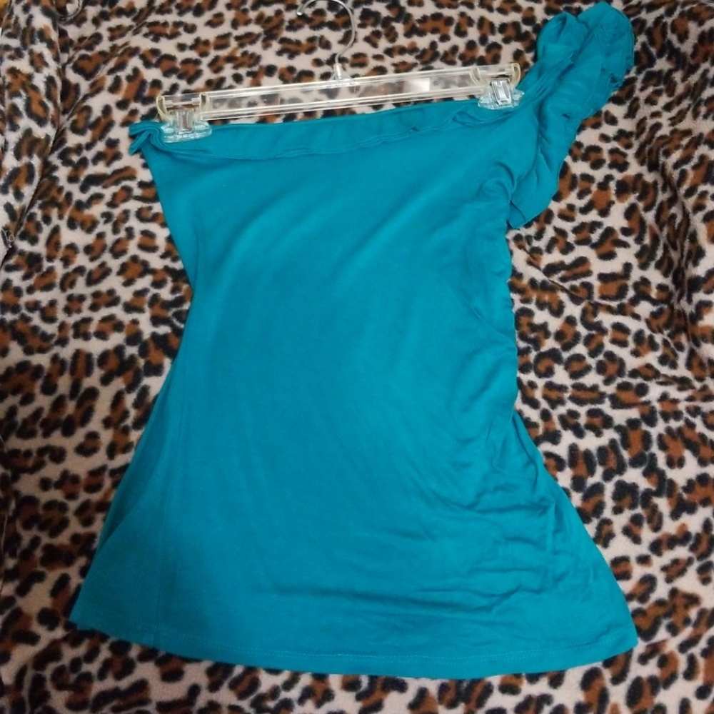 One shoulder top